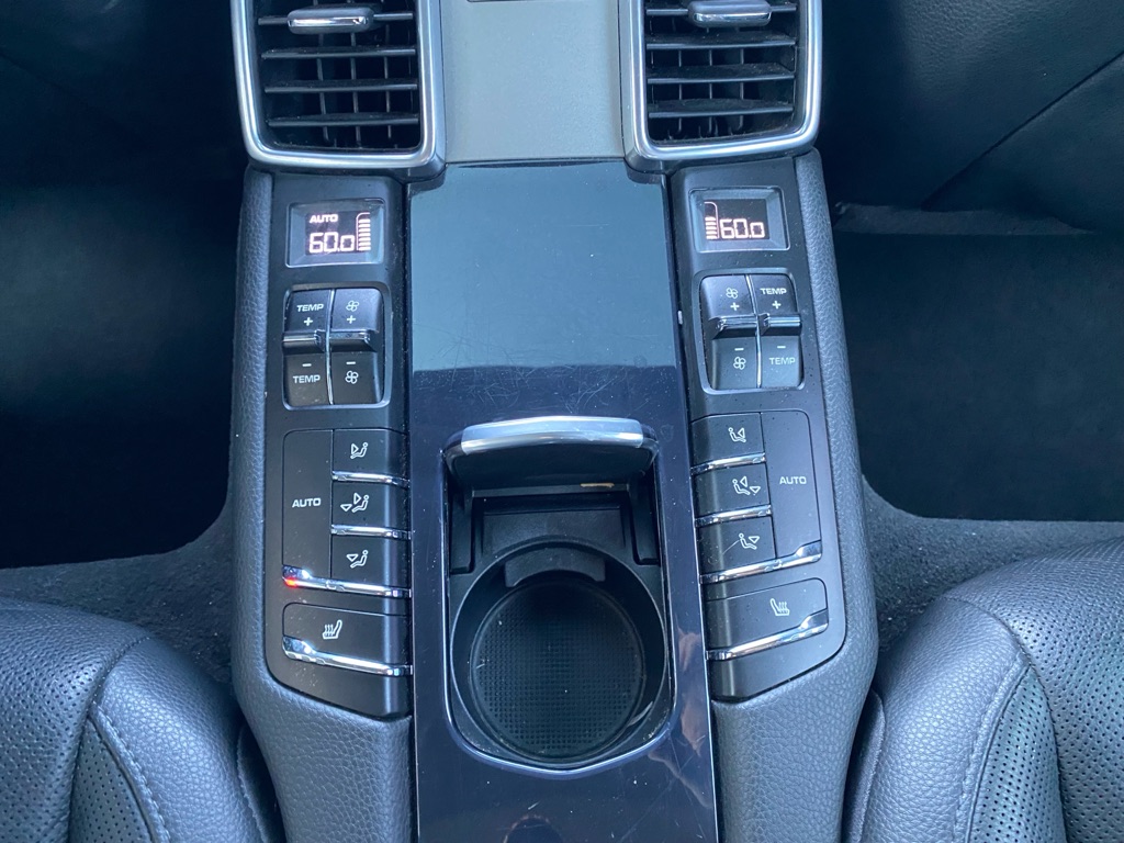 Photo 30 of this PORSCHE PANAMERA 4