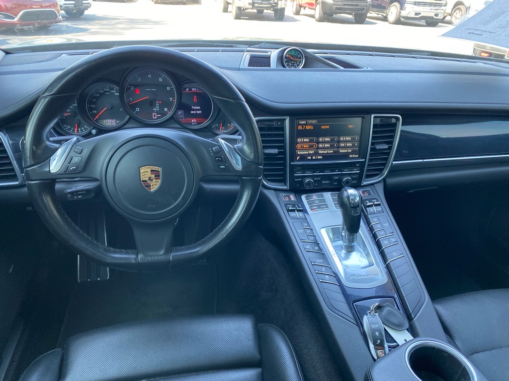 Photo 19 of this PORSCHE PANAMERA 4