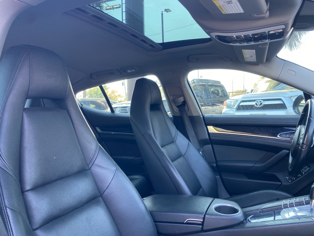 Photo 42 of this PORSCHE PANAMERA 4