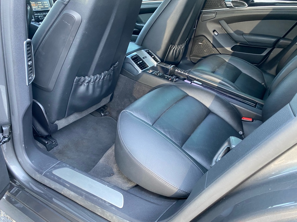 Photo 68 of this PORSCHE PANAMERA 4