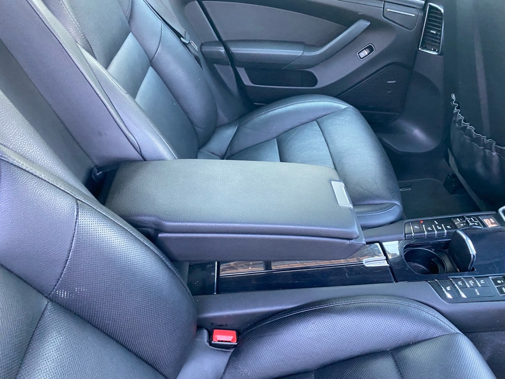 Photo 56 of this PORSCHE PANAMERA 4