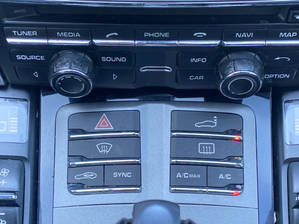 Photo 22 of this PORSCHE PANAMERA 4
