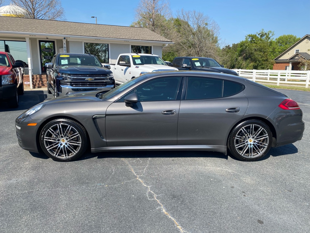 Photo 3 of this PORSCHE PANAMERA 4