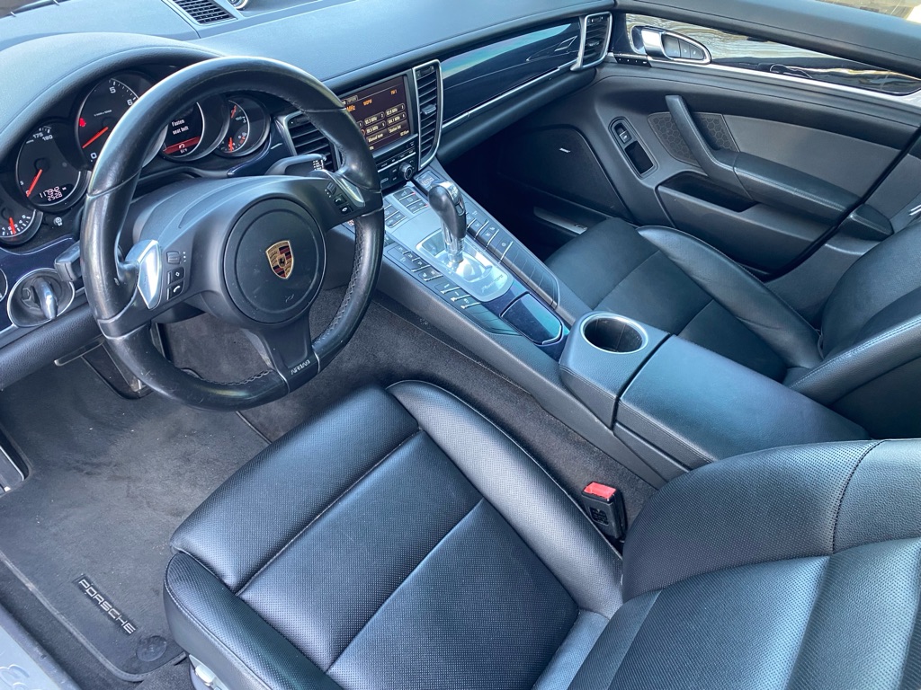 Photo 36 of this PORSCHE PANAMERA 4