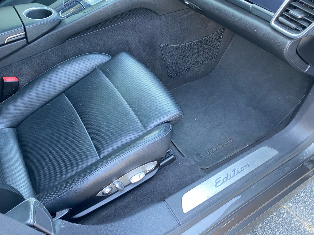Photo 44 of this PORSCHE PANAMERA 4