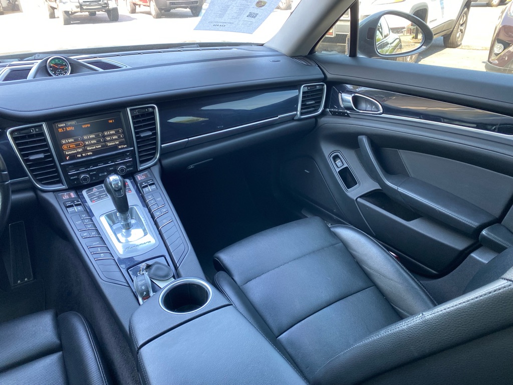 Photo 17 of this PORSCHE PANAMERA 4