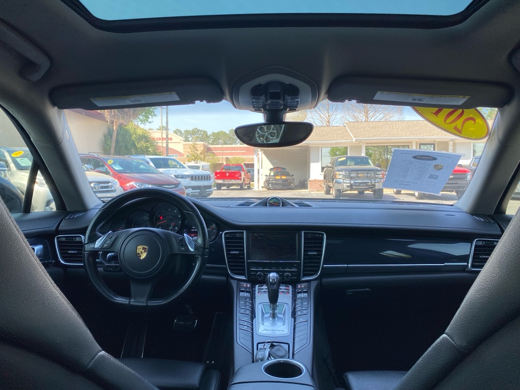 Photo 14 of this PORSCHE PANAMERA 4