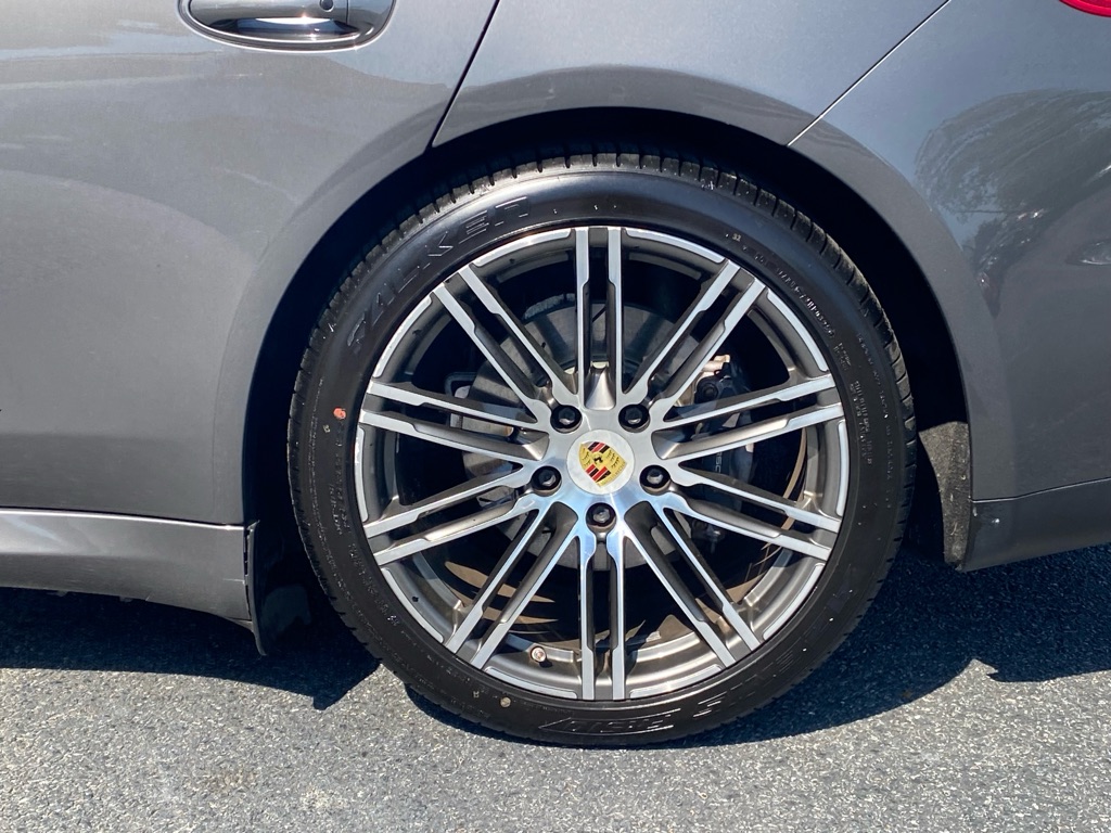 Photo 12 of this PORSCHE PANAMERA 4