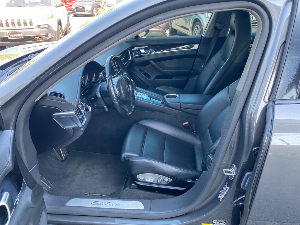 Photo 31 of this PORSCHE PANAMERA 4
