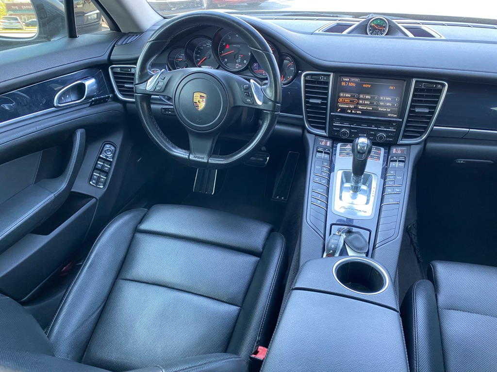 Photo 16 of this PORSCHE PANAMERA 4