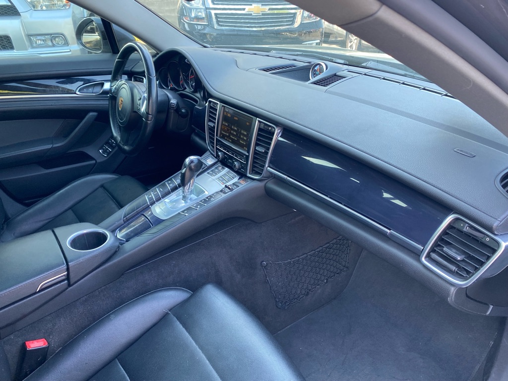 Photo 45 of this PORSCHE PANAMERA 4
