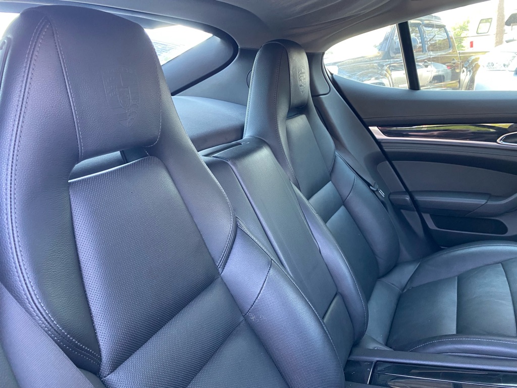Photo 52 of this PORSCHE PANAMERA 4