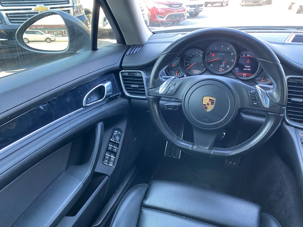 Photo 20 of this PORSCHE PANAMERA 4