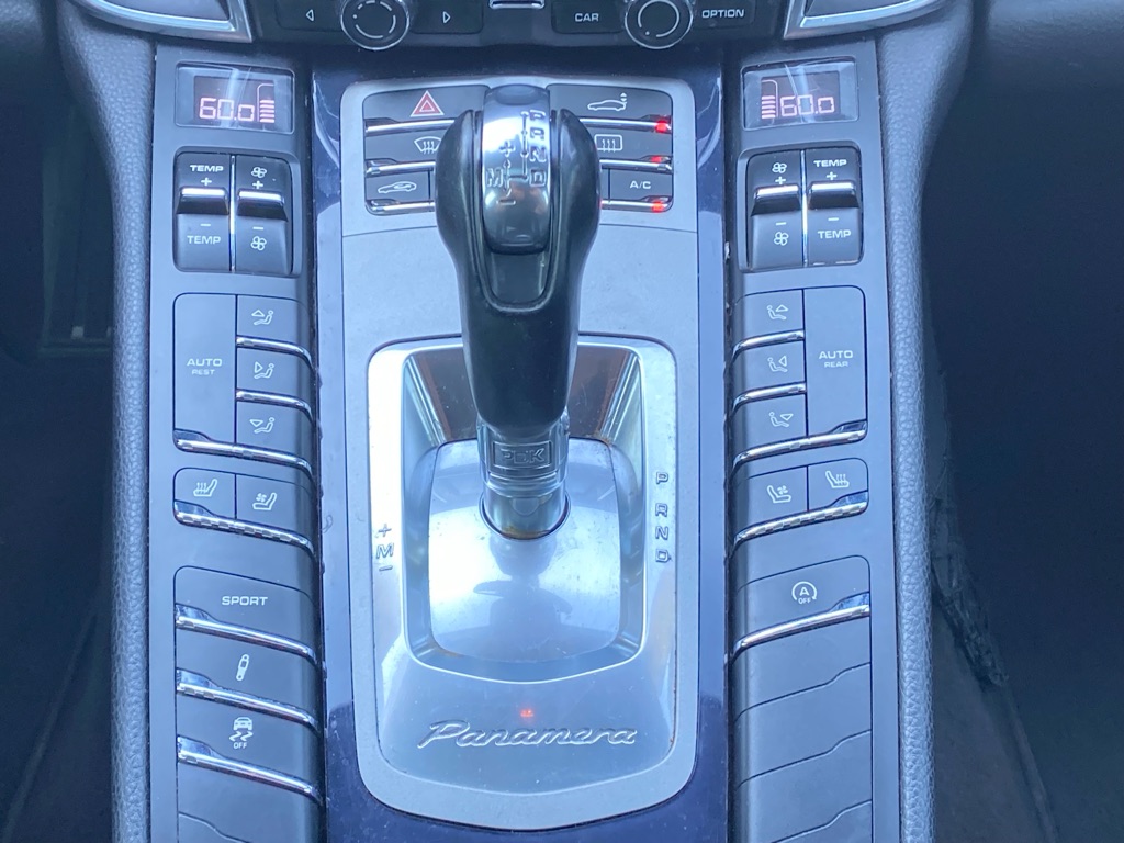 Photo 23 of this PORSCHE PANAMERA 4