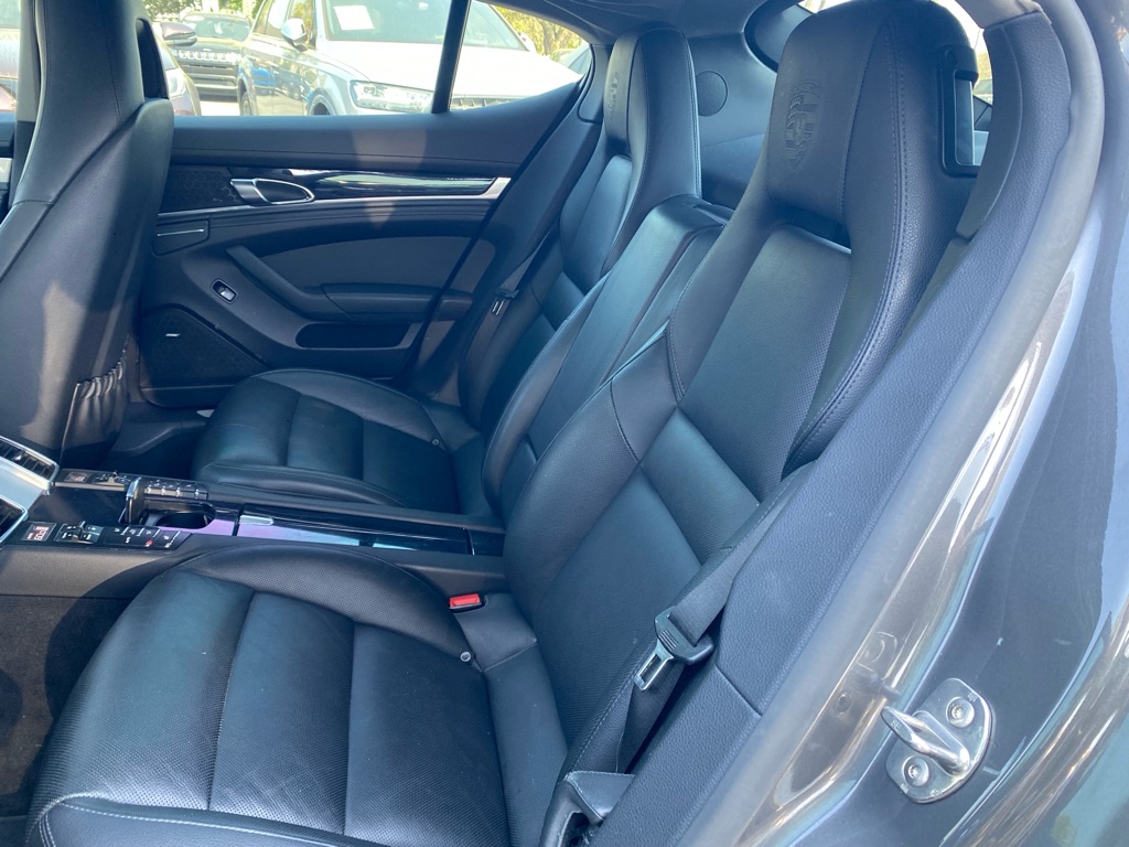 Photo 66 of this PORSCHE PANAMERA 4