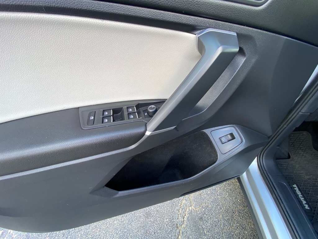 Photo 34 of this VOLKSWAGEN TIGUAN