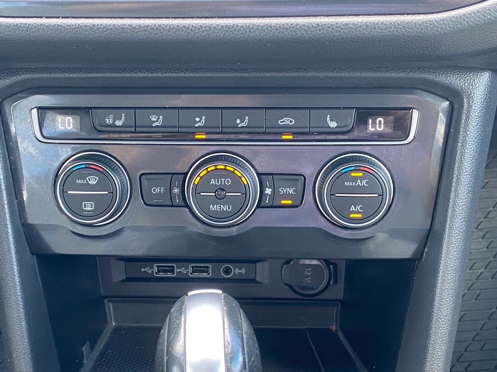 Photo 22 of this VOLKSWAGEN TIGUAN