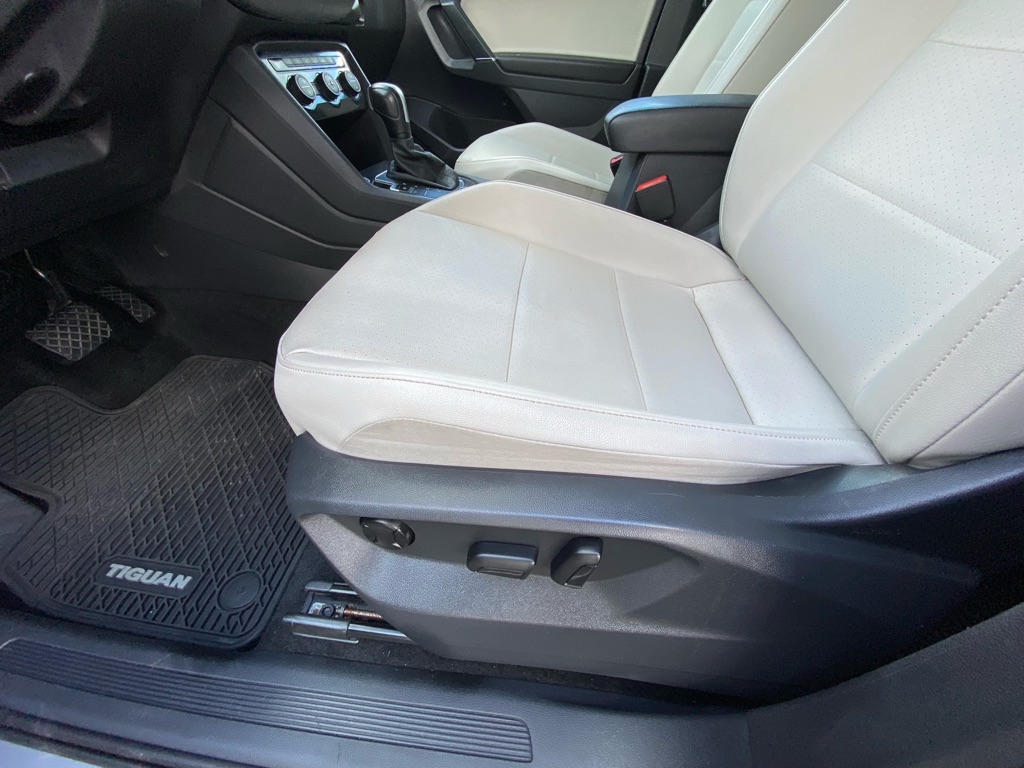 Photo 32 of this VOLKSWAGEN TIGUAN