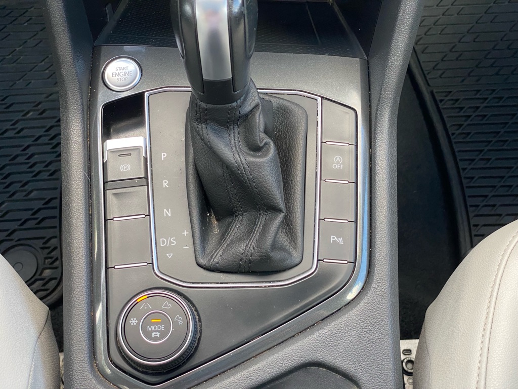 Photo 24 of this VOLKSWAGEN TIGUAN