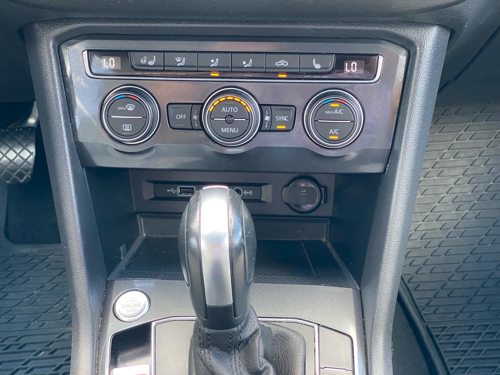 Photo 23 of this VOLKSWAGEN TIGUAN