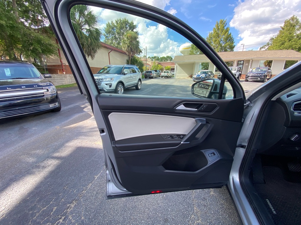 Photo 35 of this VOLKSWAGEN TIGUAN