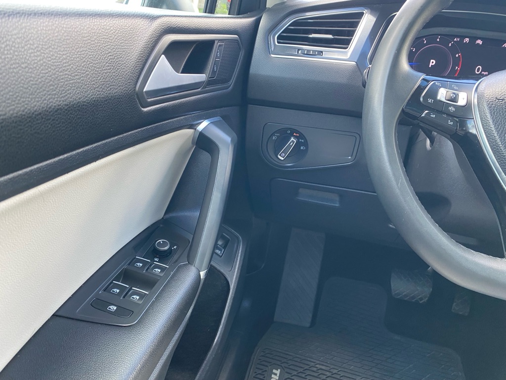Photo 19 of this VOLKSWAGEN TIGUAN