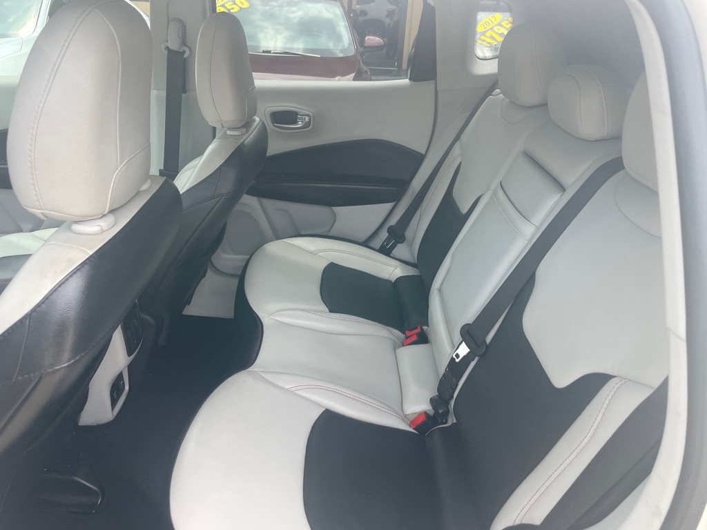Photo 15 of this JEEP COMPASS