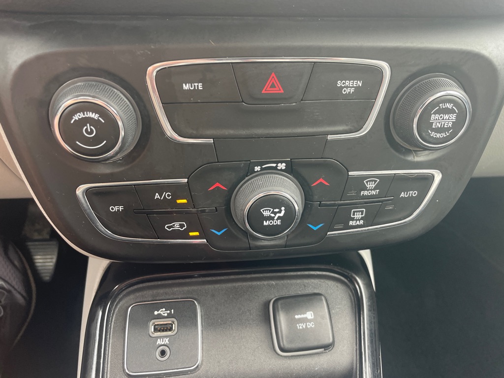 Photo 26 of this JEEP COMPASS