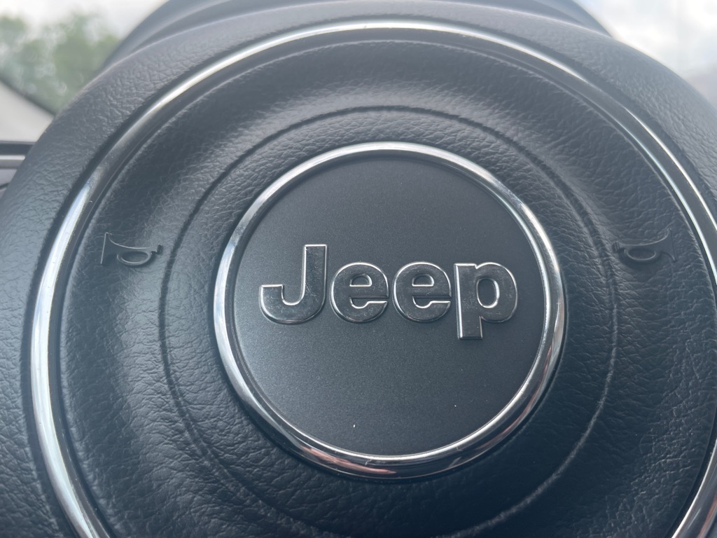 Photo 29 of this JEEP COMPASS