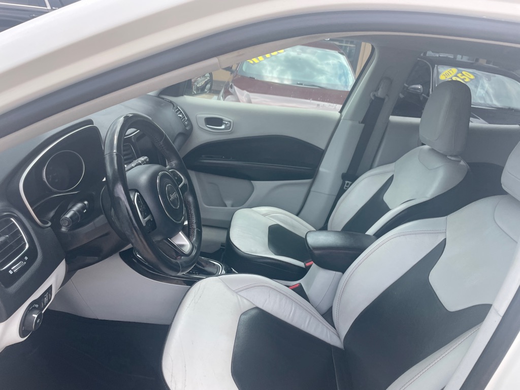 Photo 14 of this JEEP COMPASS