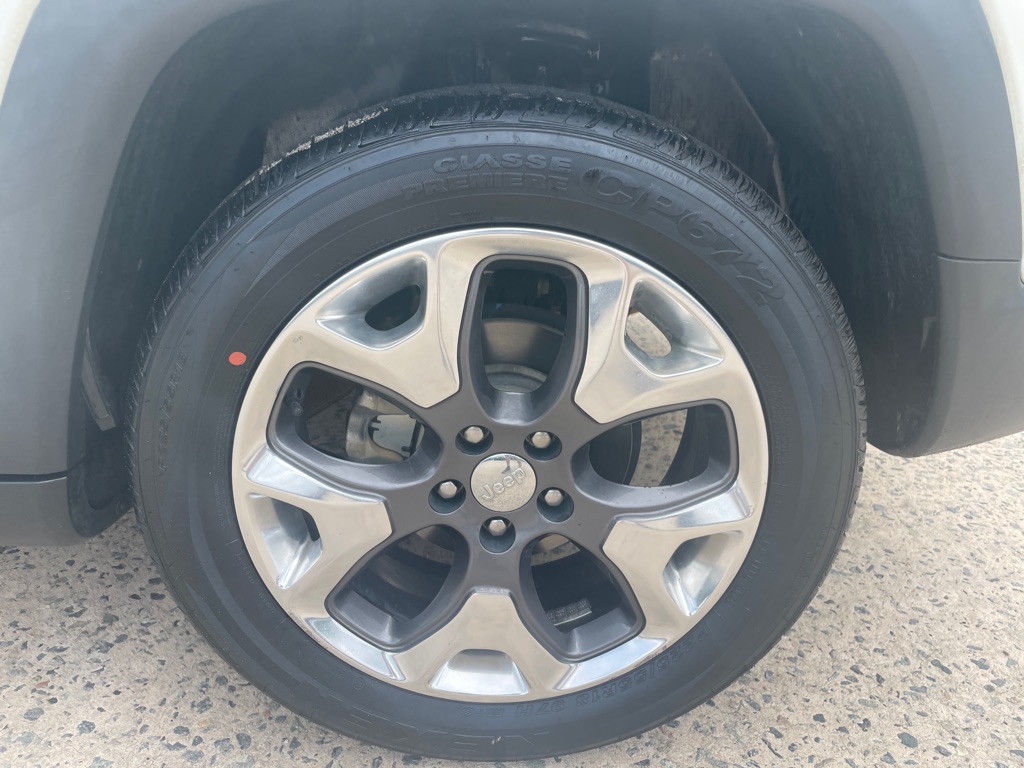 Photo 10 of this JEEP COMPASS
