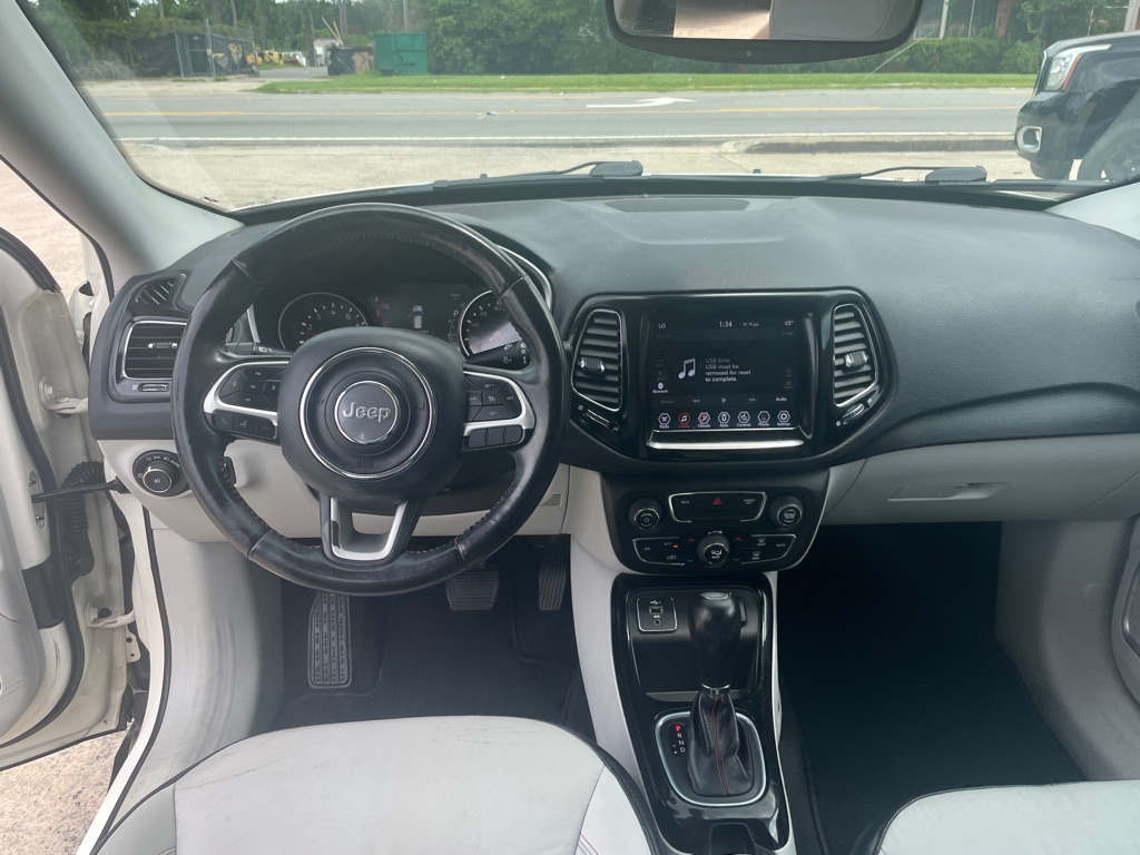 Photo 17 of this JEEP COMPASS