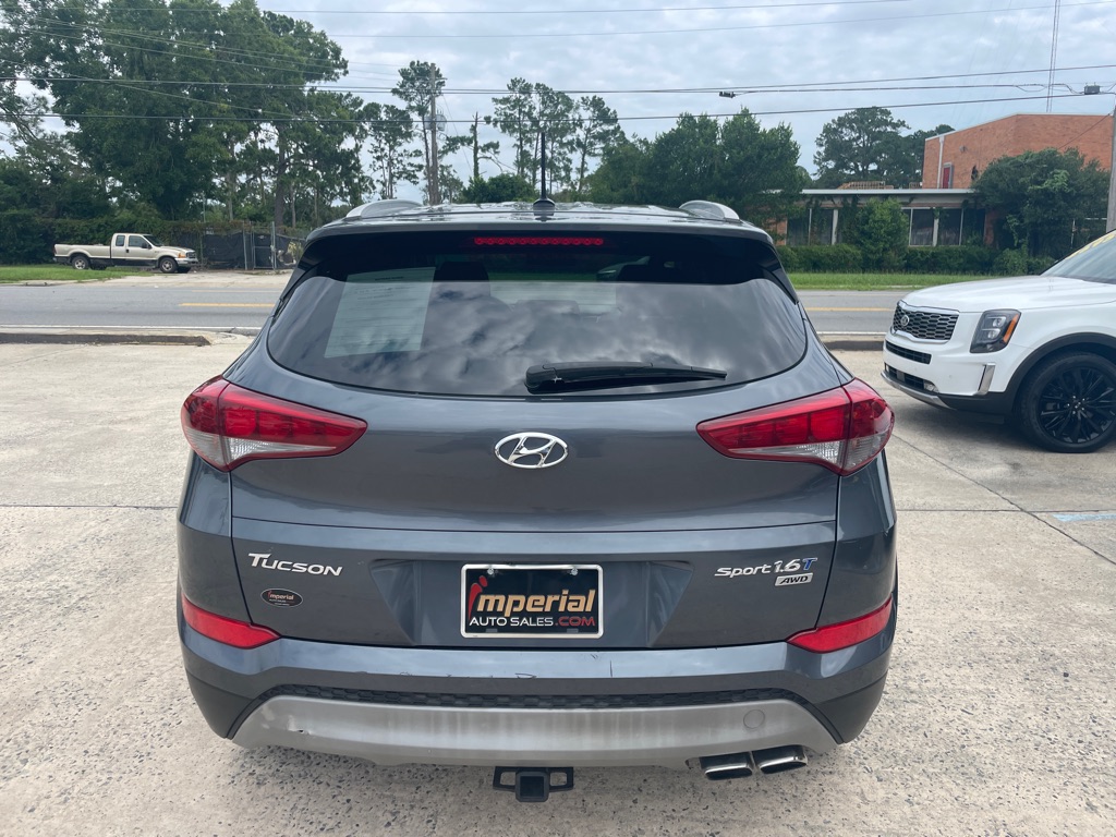 Photo 6 of this HYUNDAI TUCSON