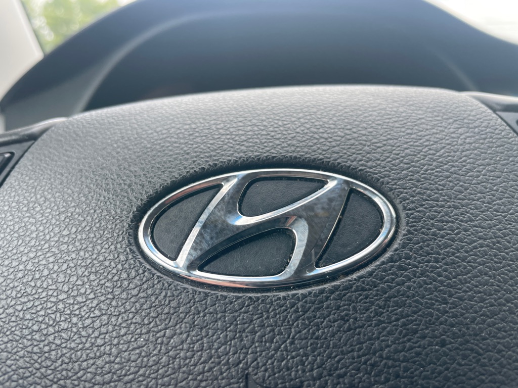 Photo 26 of this HYUNDAI TUCSON