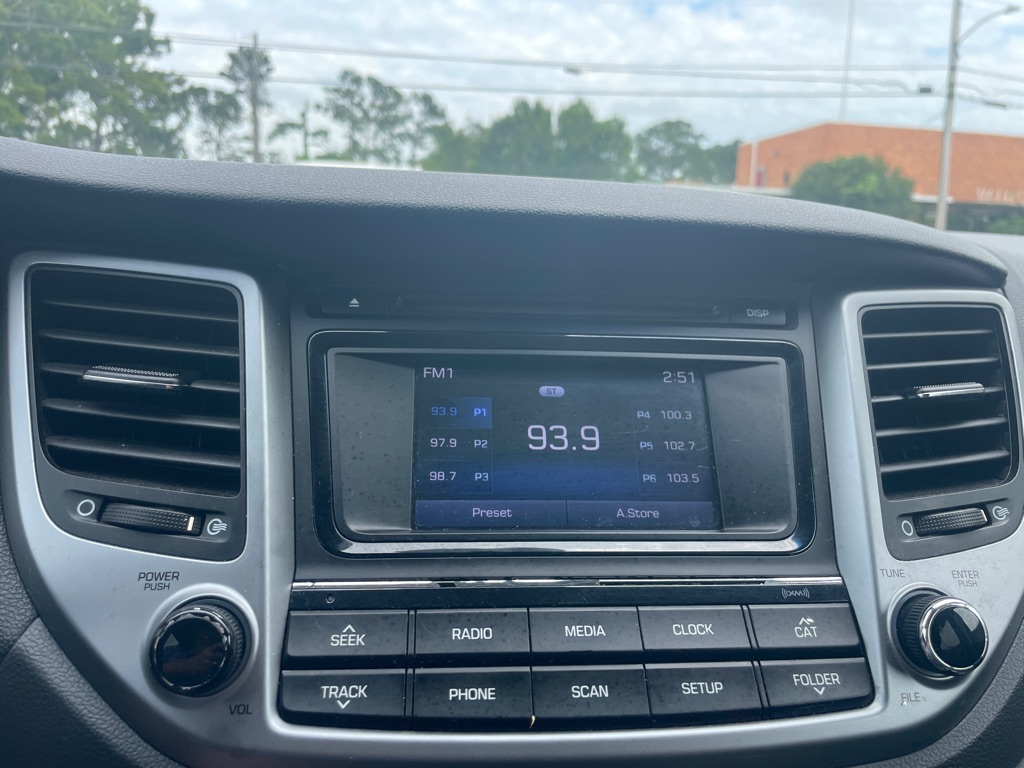 Photo 23 of this HYUNDAI TUCSON