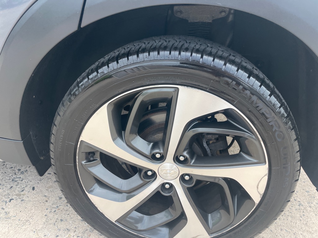 Photo 9 of this HYUNDAI TUCSON