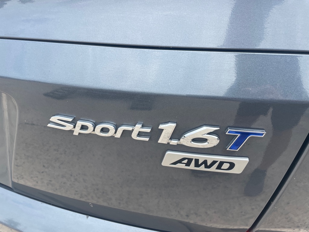 Photo 7 of this HYUNDAI TUCSON