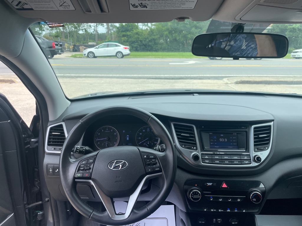 Photo 16 of this HYUNDAI TUCSON