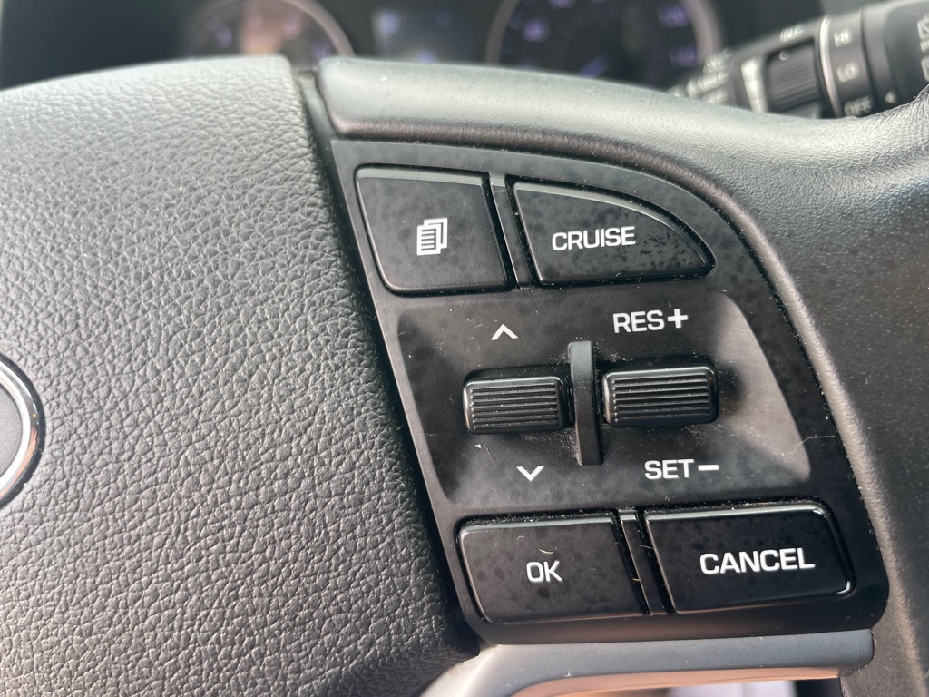 Photo 21 of this HYUNDAI TUCSON