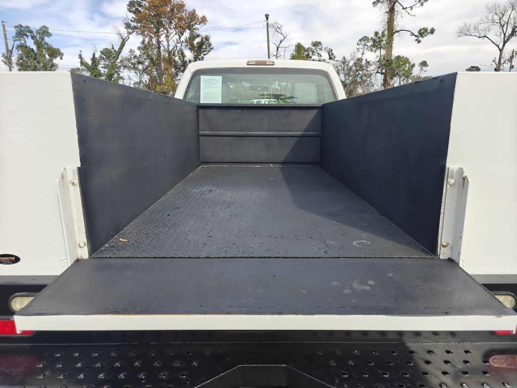 Photo 8 of this FORD F250 UTILITY