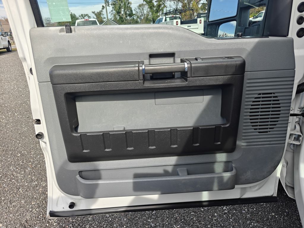 Photo 23 of this FORD F250 UTILITY