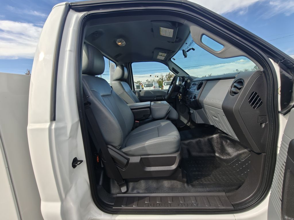 Photo 32 of this FORD F250 UTILITY