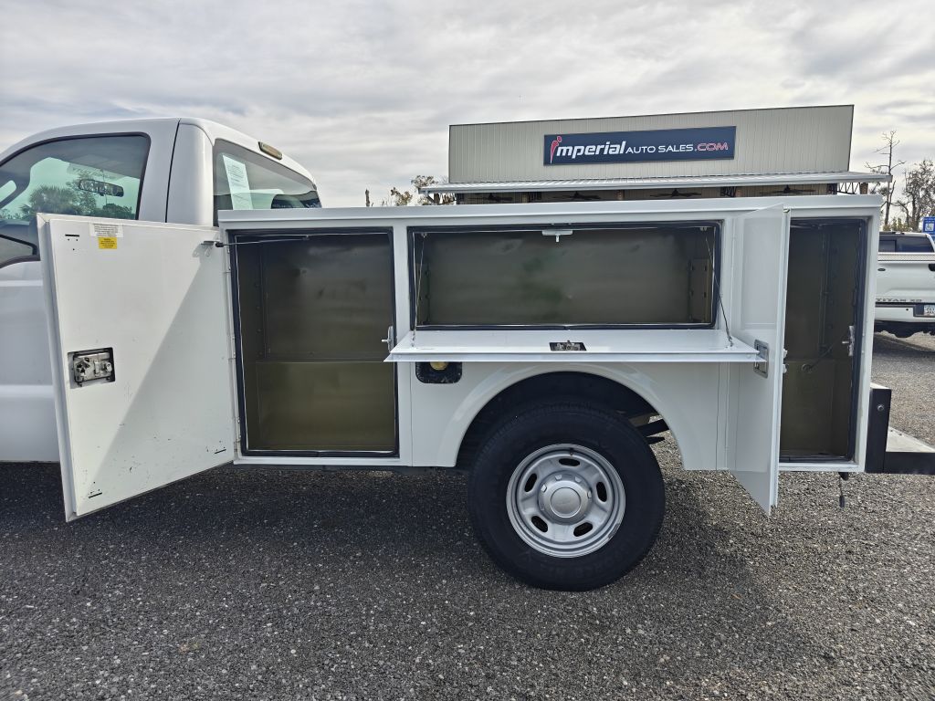 Photo 16 of this FORD F250 UTILITY