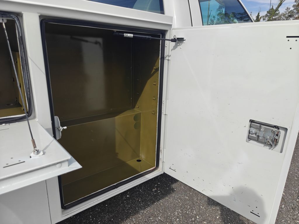Photo 21 of this FORD F250 UTILITY