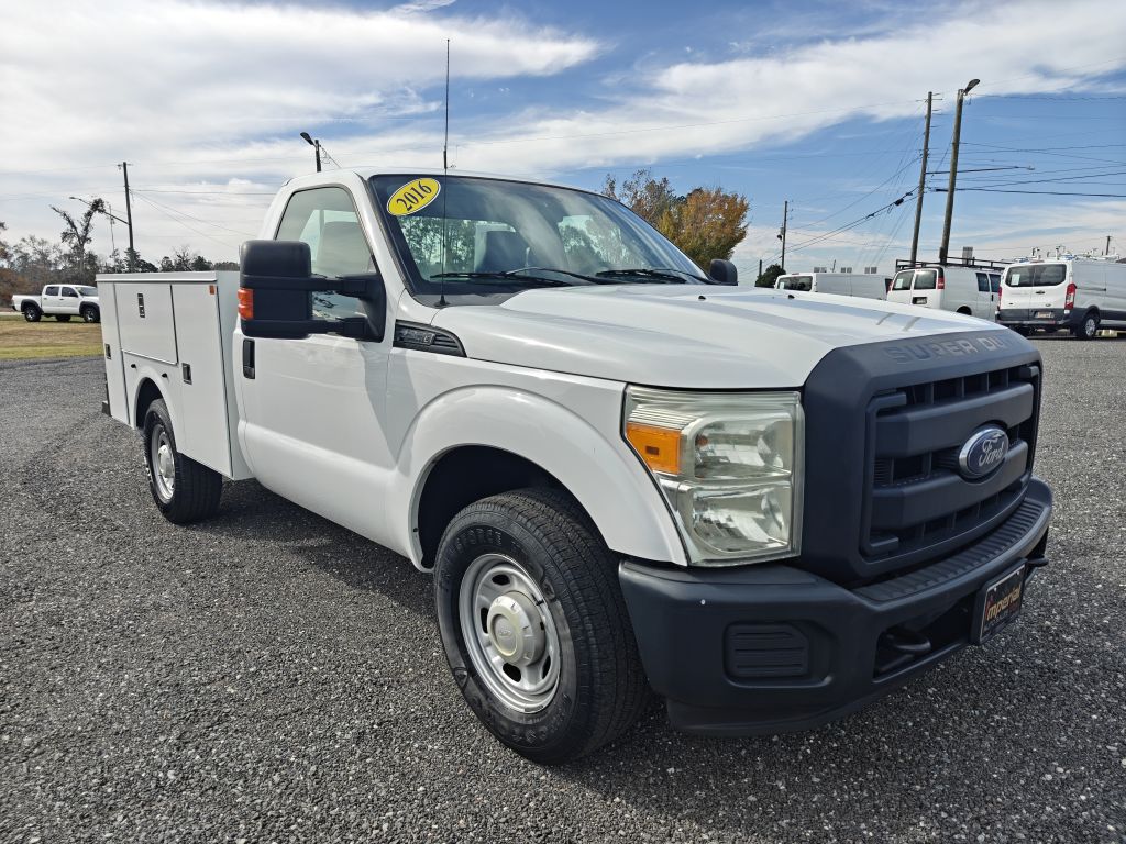 Photo 4 of this FORD F250 UTILITY