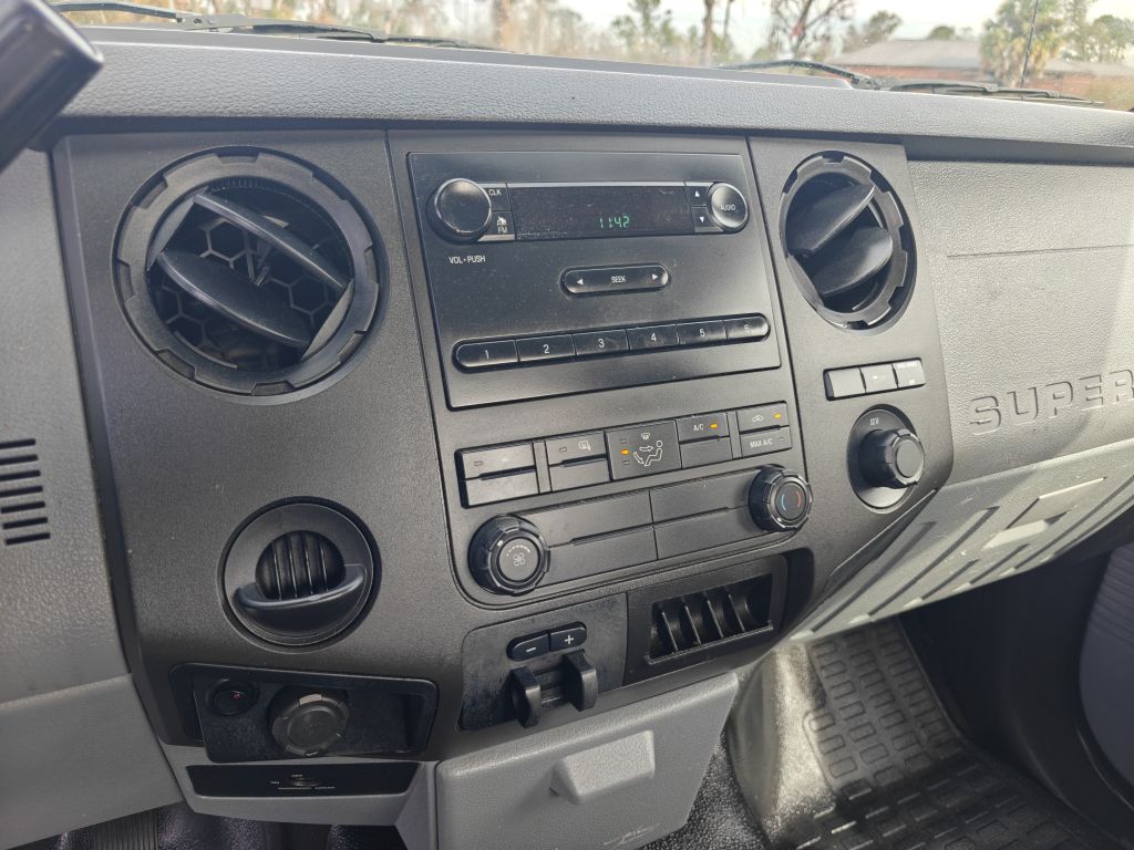 Photo 28 of this FORD F250 UTILITY