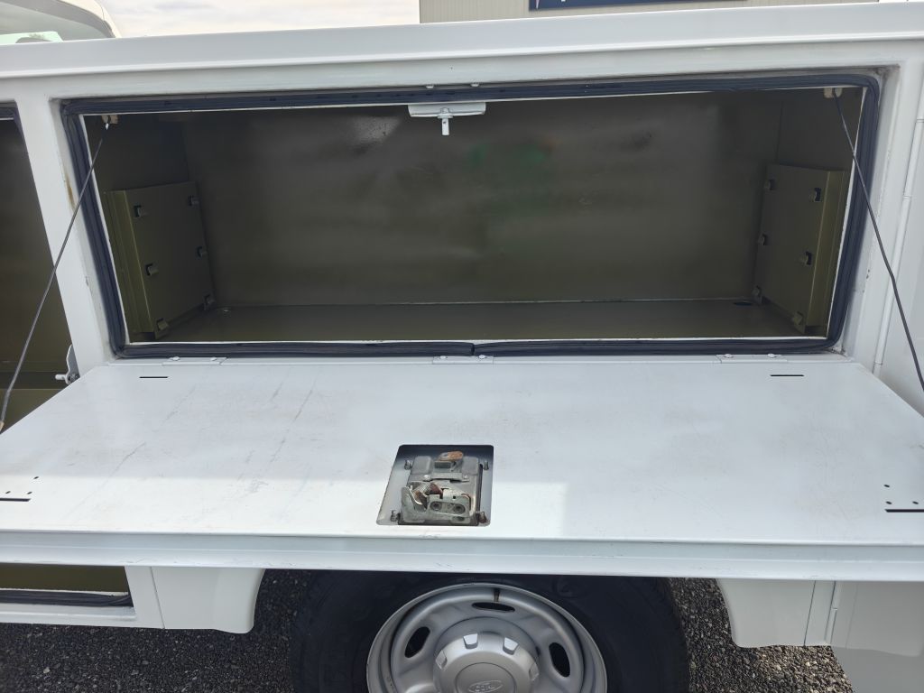 Photo 18 of this FORD F250 UTILITY