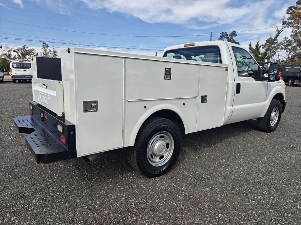 Photo 6 of this FORD F250 UTILITY