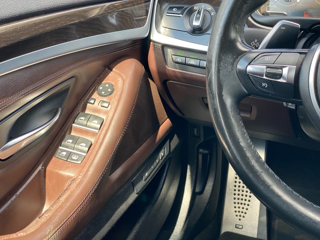 Photo 18 of this BMW 535I