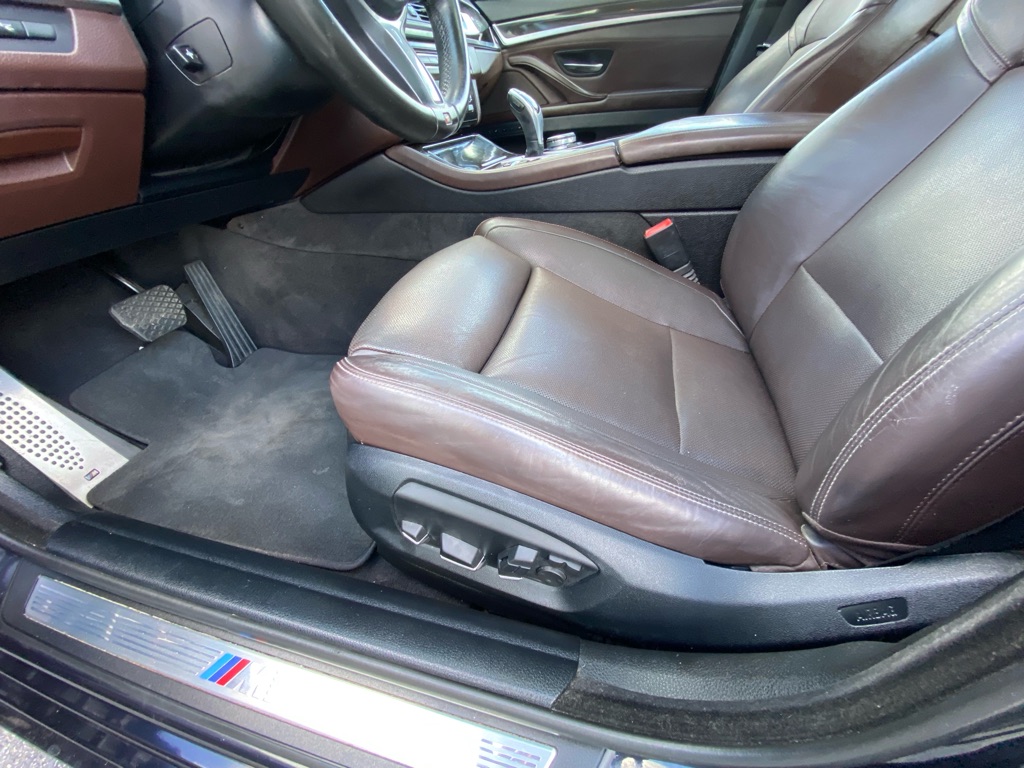 Photo 33 of this BMW 535I